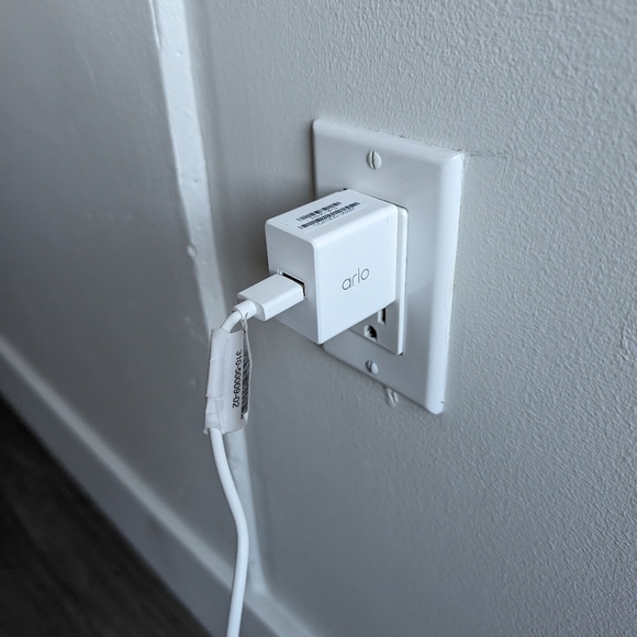 Arlo Essential 1080p Indoor Wired Security Camera - Picture 3 of 4